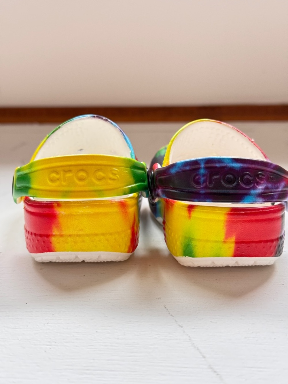 Infant CROCS Rainbow Tie-Dye Clog - Picture 3 of 6